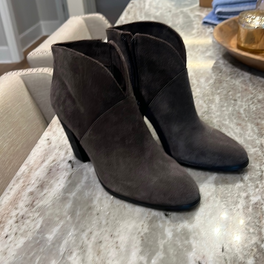 Vince Camuto ankle boot. Size 8